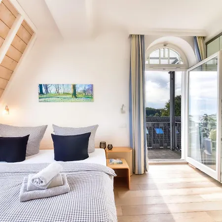 Bernstein In Der Rex * Sellin (Rugen)